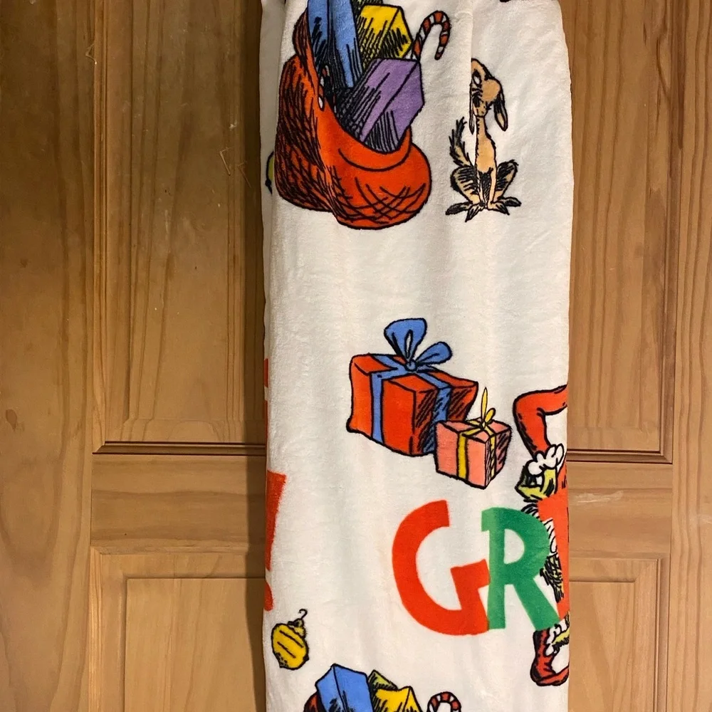 The Grinch Oversized Throw Blanket 60x70” NWT